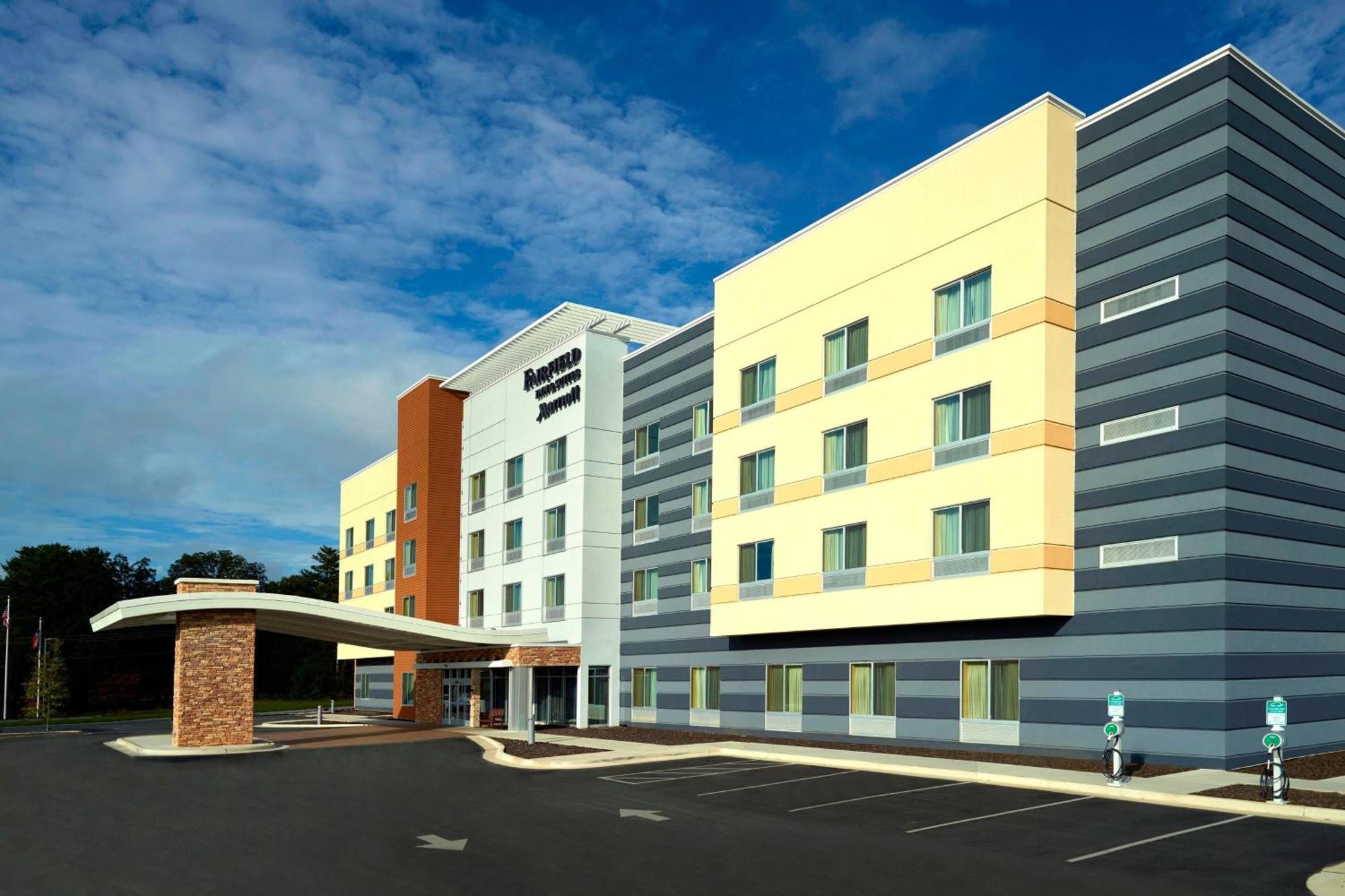 Fairfield Inn & Suites By Marriott Hendersonville Флет Рок Екстериор снимка