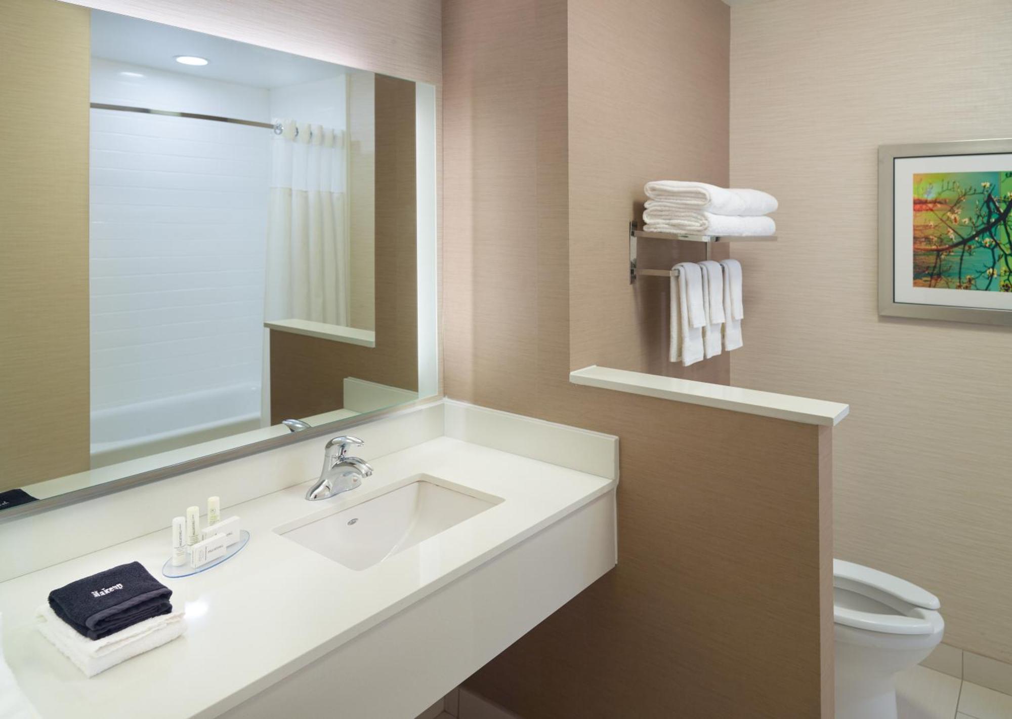 Fairfield Inn & Suites By Marriott Hendersonville Флет Рок Екстериор снимка