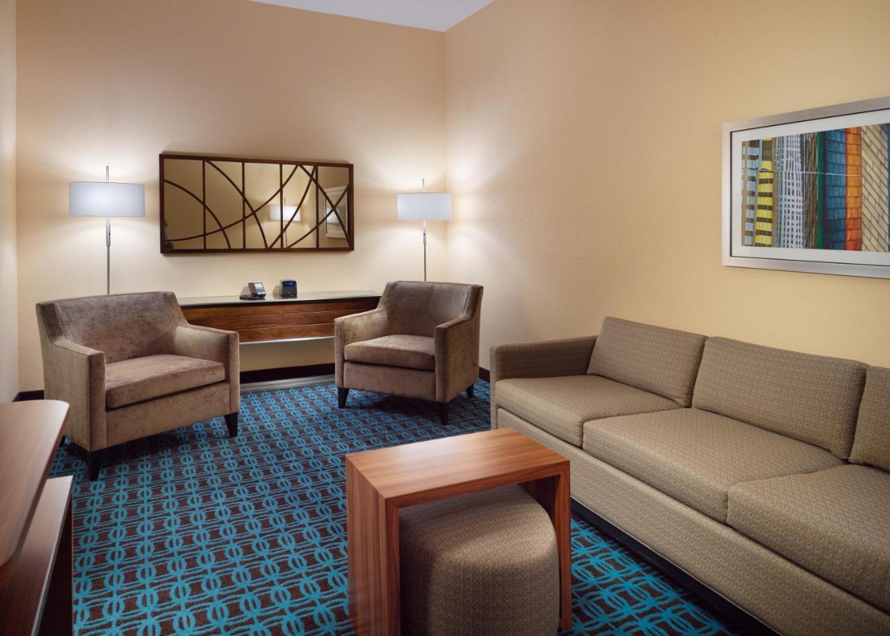 Fairfield Inn & Suites By Marriott Hendersonville Флет Рок Екстериор снимка